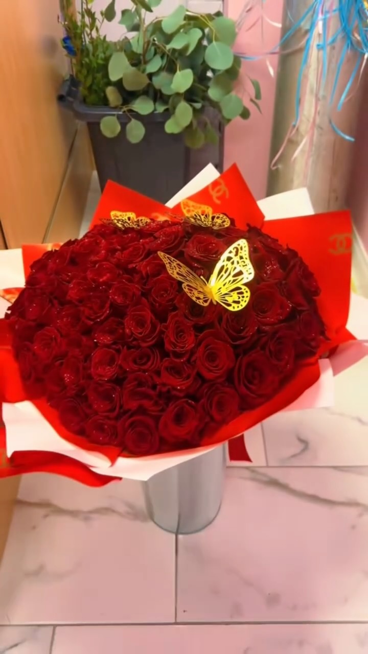 Red roses from Aroma Flowers