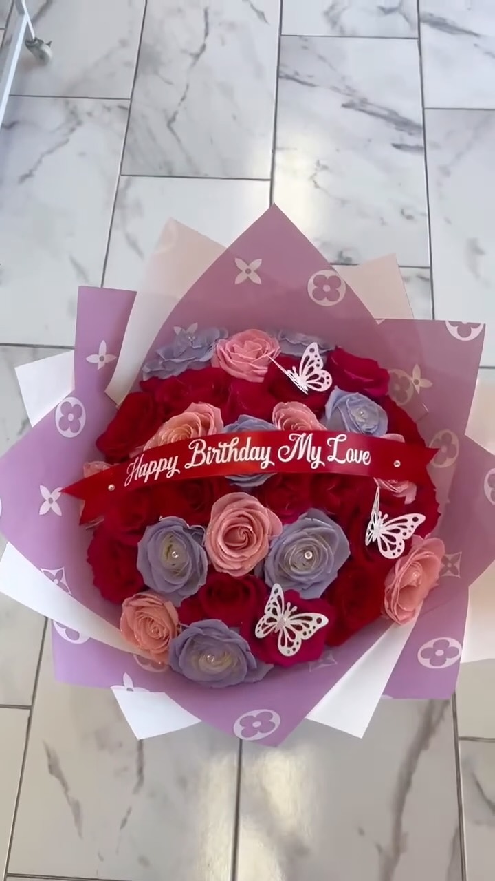 Birthday bouquet of red and pink roses from Aroma Flowers
