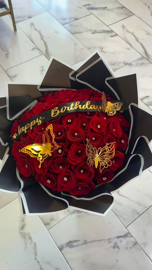 Birthday bouquet of pink roses from Aroma Flowers